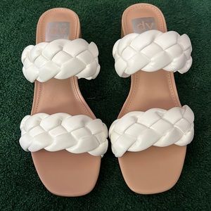 NEVER WORN block sandals